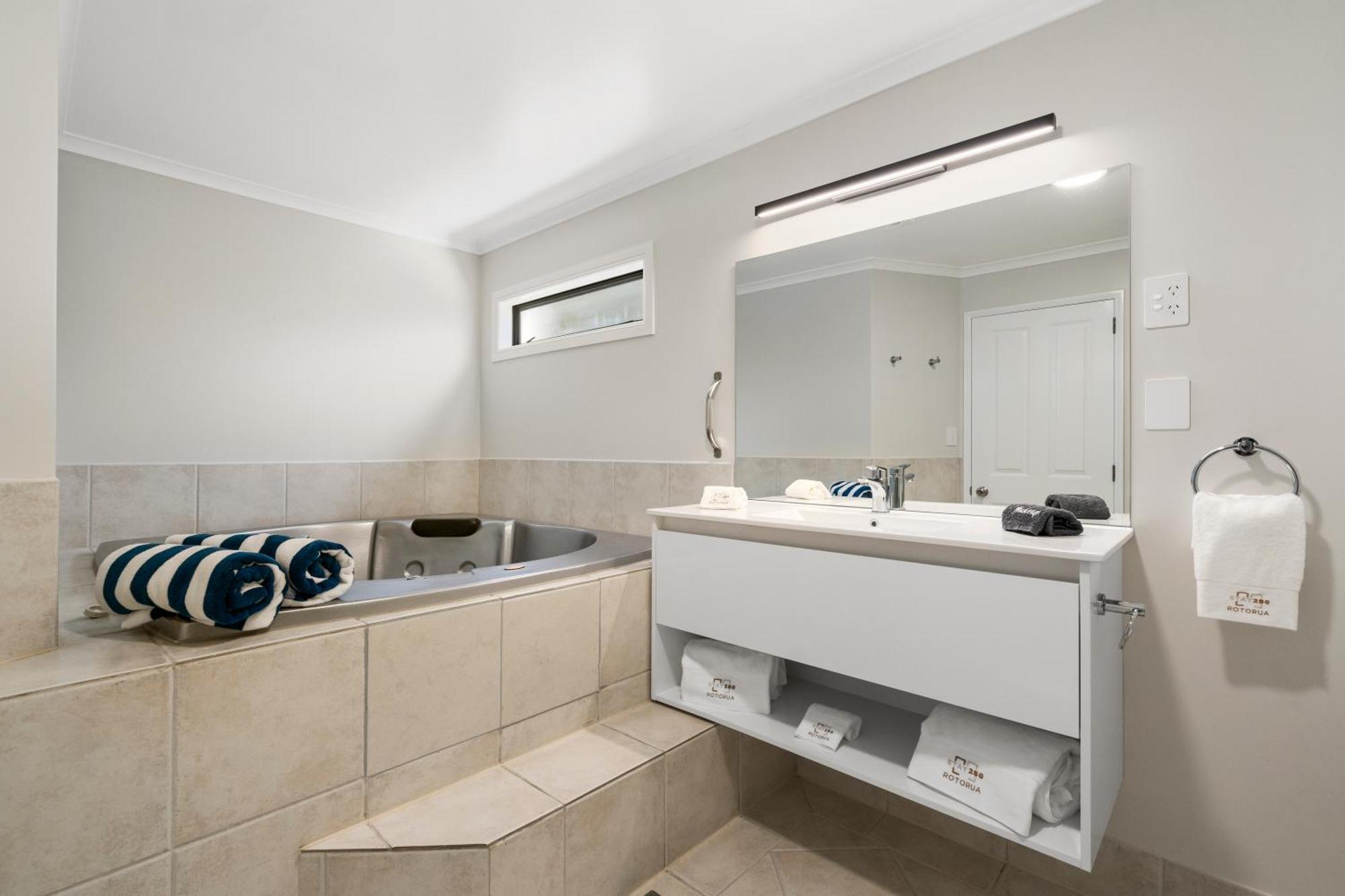 Stay 280 & Stay 284 Rotorua - Refurbished Modern Accommodation Екстериор снимка